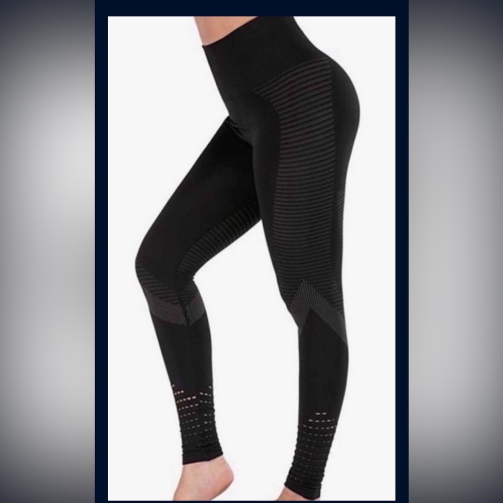 Yoreo Black scrunched shorts and squat proof leggings